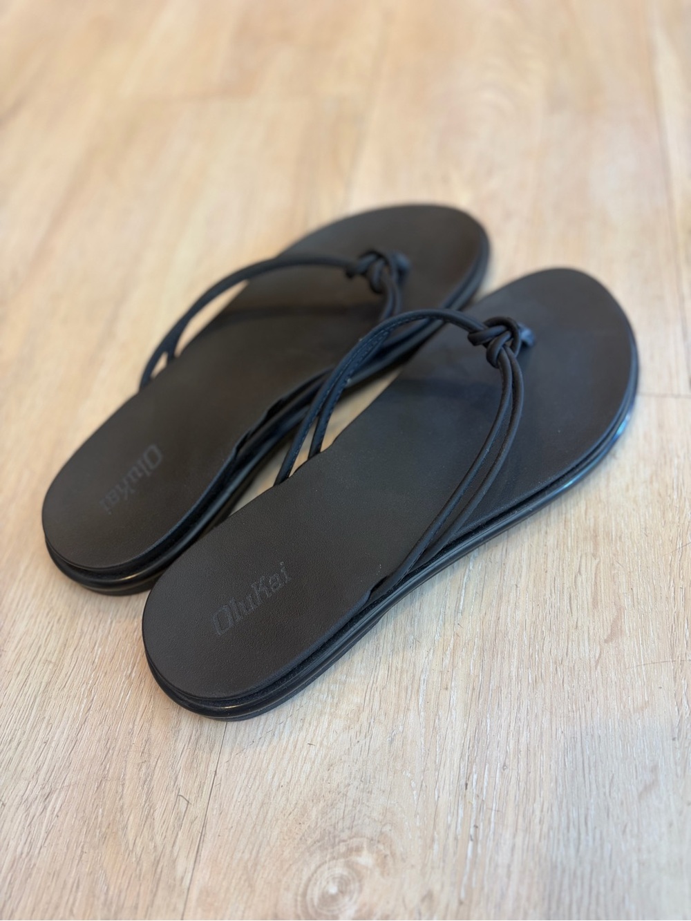 OluKai Black Minimalist Knot Strap Sandals